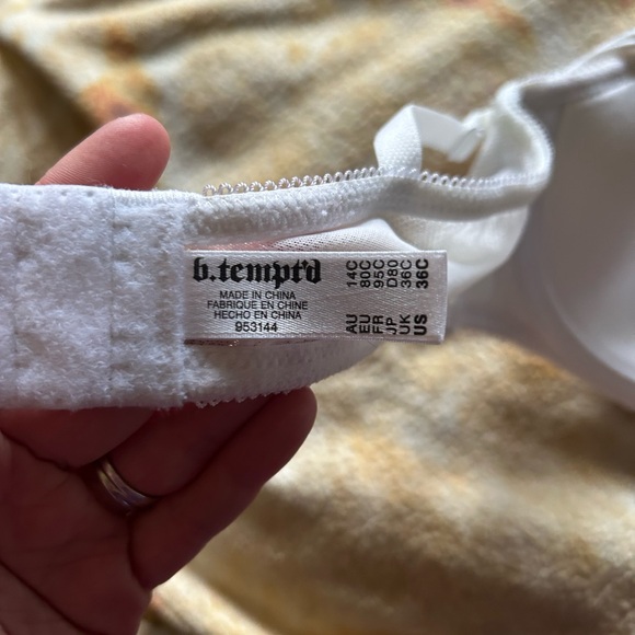 b.tempt’d by Wacoal White Lace Bra 36C –Underwire Push-Up - Picture 4 of 4